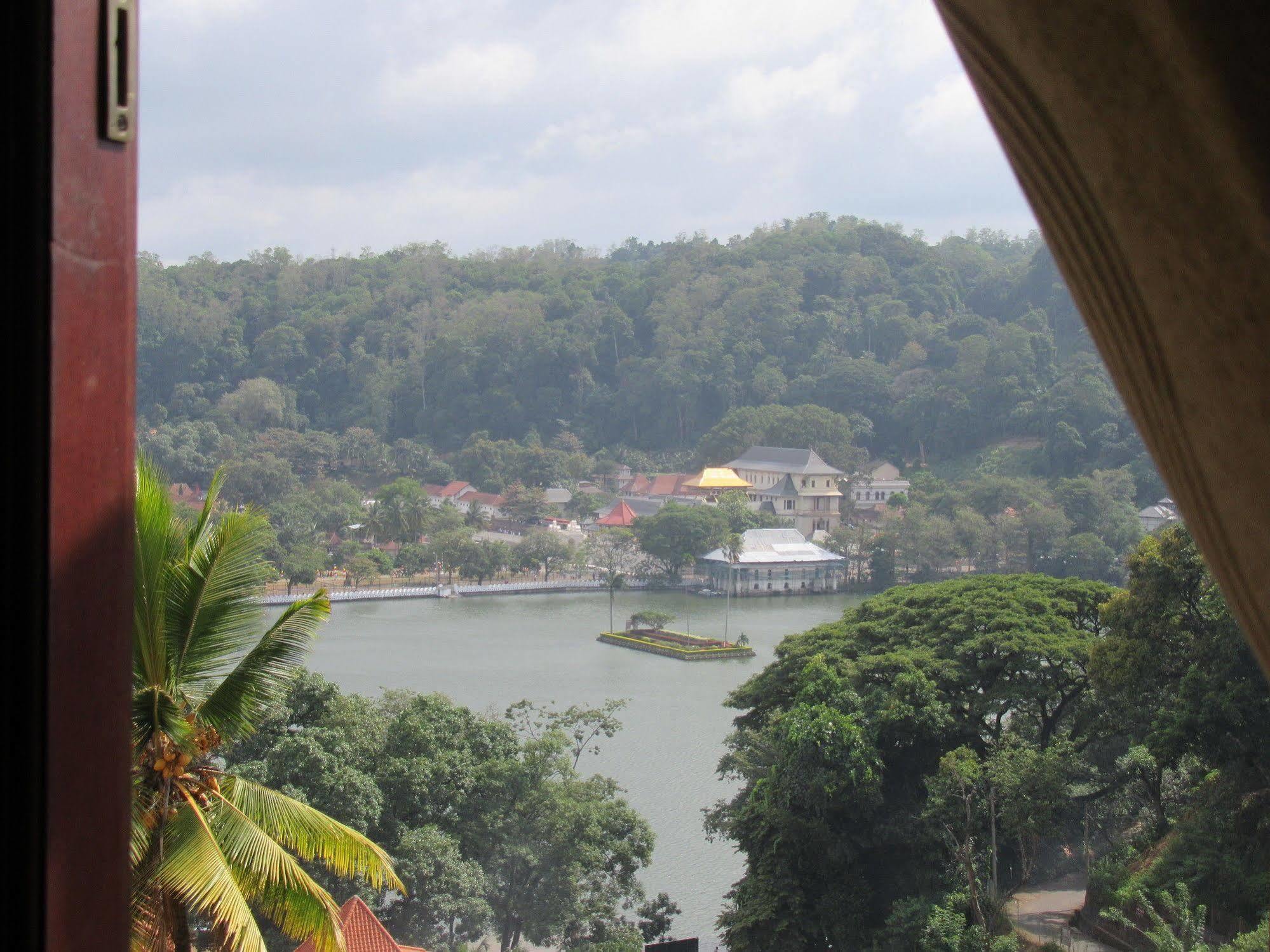 Ceyloni Lake Residency Kandy Zewnętrze zdjęcie